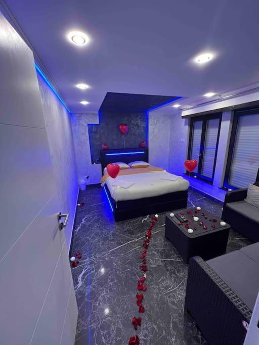 Appart Hotel Avec Sauna, Jacuzzi, Strasburgo Esterno foto